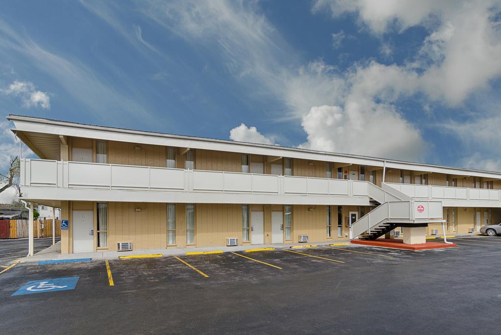 Alamo Inn & Suites Gillette Exterior photo
